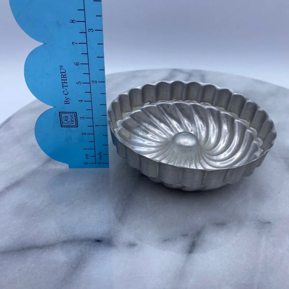 Unbranded Unisex 4in Mini Bundt Cake Pans Silver Fluted Swirl Aluminum Set of 7